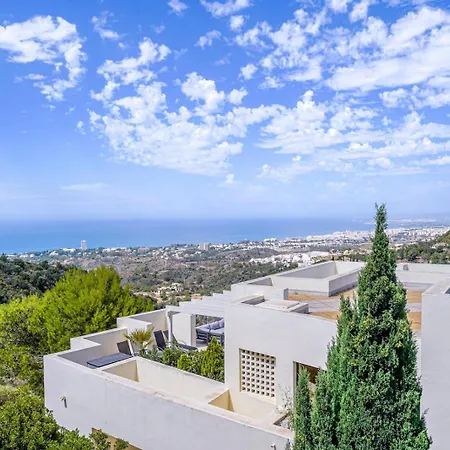 Spectacular Views - Luxury In - Hills