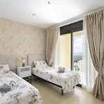 Hills: Vistas Espectaculares Y Lujo Μαρμπέλλα