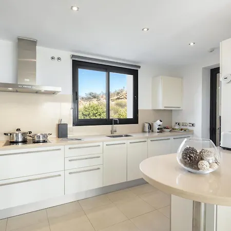 Spectacular Views - Luxury In - Hills *